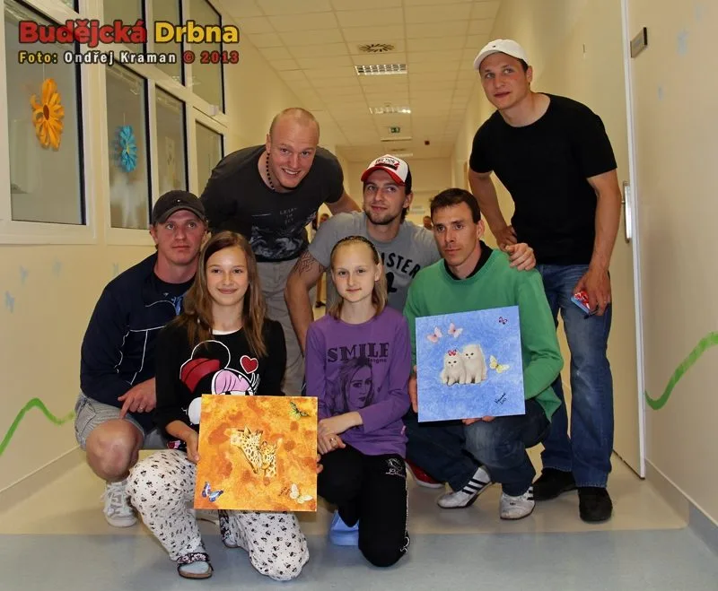 Návštěva hokejistů HC Mountfield na Dětském oddělení Nemocnice České Budějovice