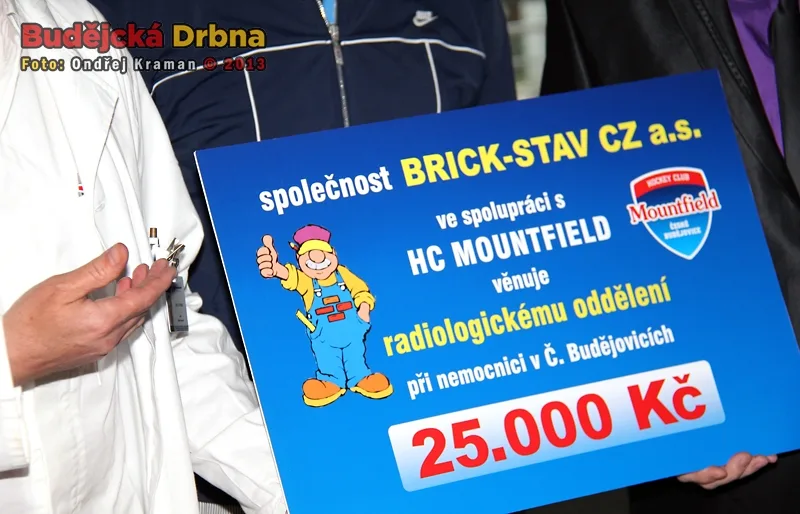 Návštěva hokejistů HC Mountfield na Dětském oddělení Nemocnice České Budějovice