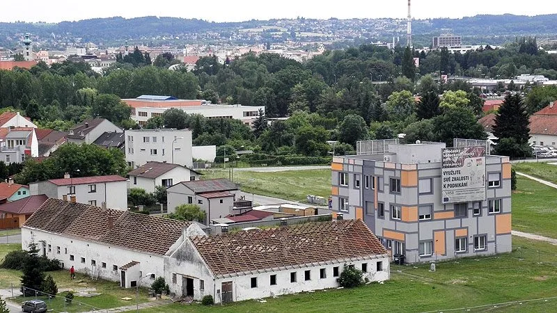 Pozemek se nachází v těsném sousedství s Jihočeskou univerzitou