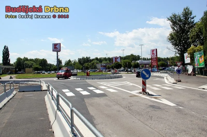 Nový kruhový objezd u Kauflandu