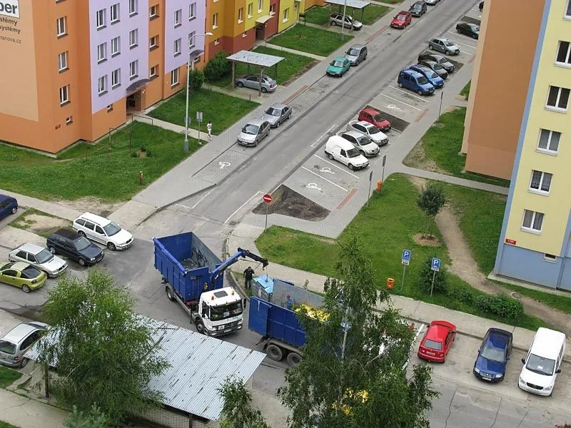 .A.S.A. odváží kontejnery z ulice V. Volfa