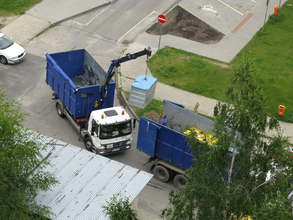 Odvoz kontejnerů z Máje