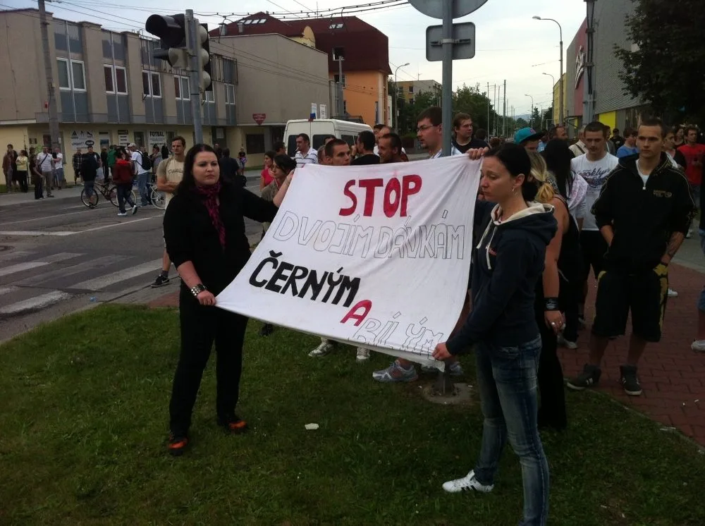 Demonstrace na náměstí a na sídlišti Máj, Foto Jan Hlach