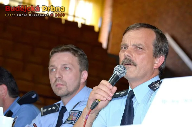 Veřejná diskuze ve Sportovní hale, Budějce 8.7.2013