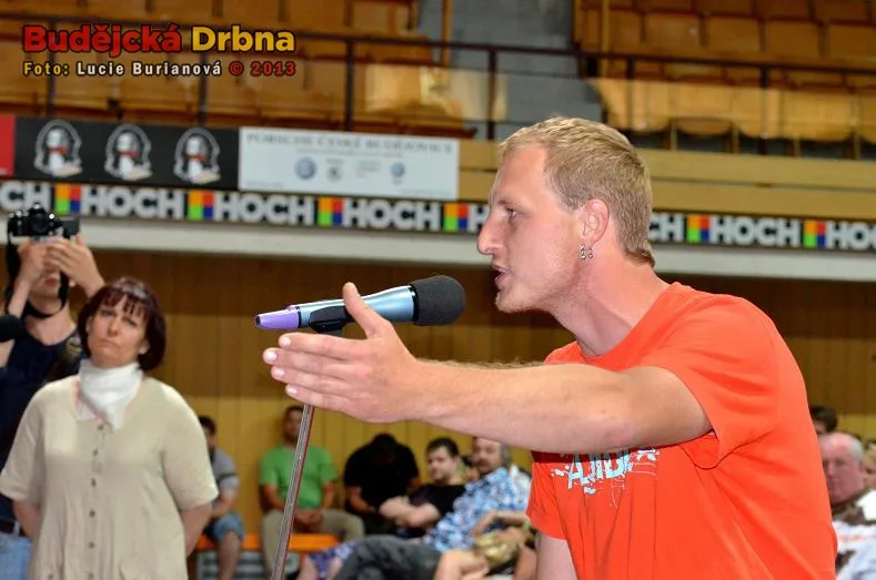 Veřejná diskuze ve Sportovní hale, Budějce 8.7.2013