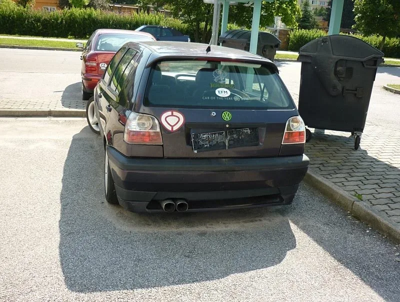 Odstavená auta na Máji