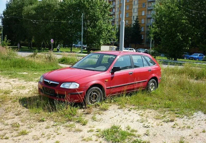 Odstavená auta na Máji