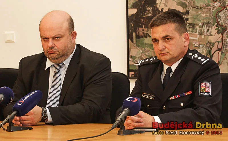 Ministr vnitra Martin Pecina (vlevo) a policejní prezident Martin Červíček