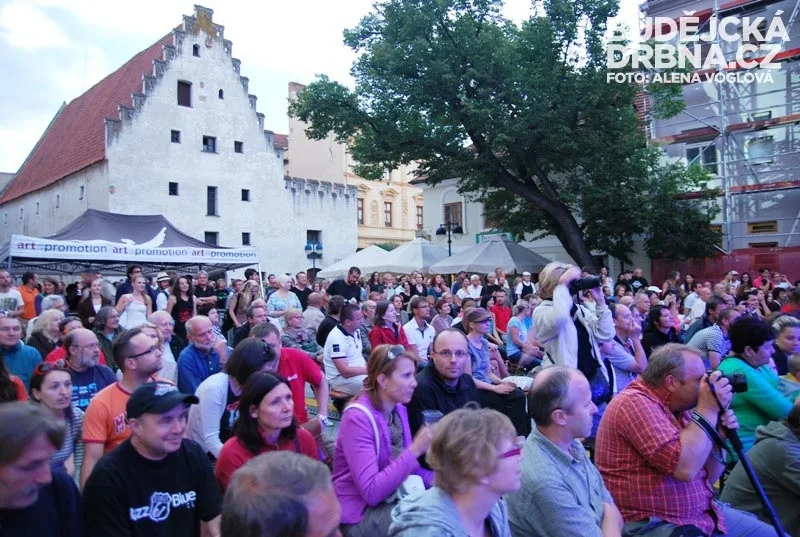 Piaristické náměstí se na hvězdu večera zaplnilo