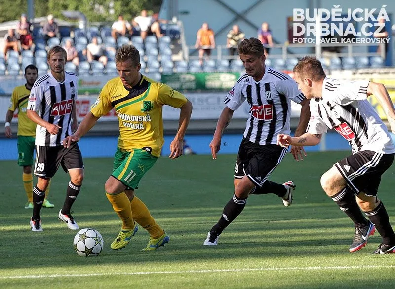 Počínání Jakuba Blažka sledují Vladimír Dobal, Filip Rýdel a Aleš Hanzlík (zleva)