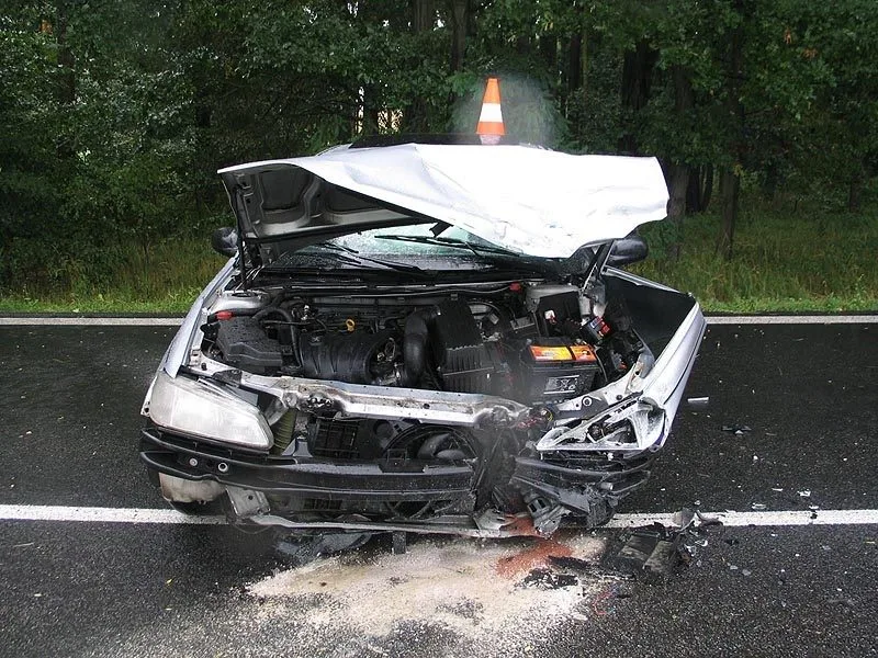 Peugeot 406 po čelním střetu s felicií