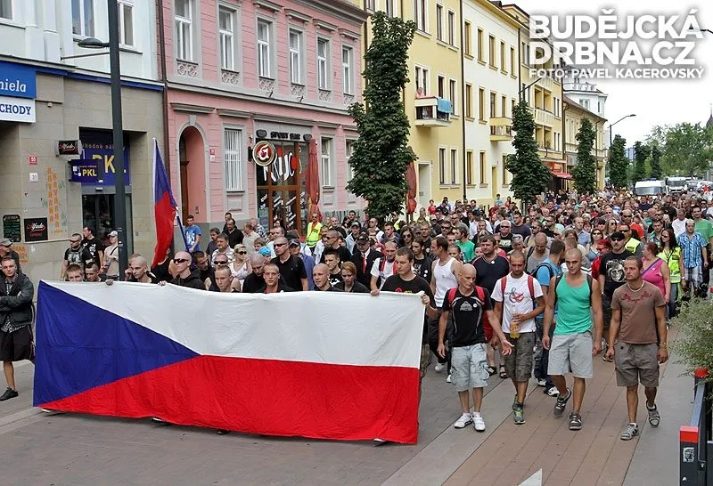 Pochod demonstrantů na Lannovce