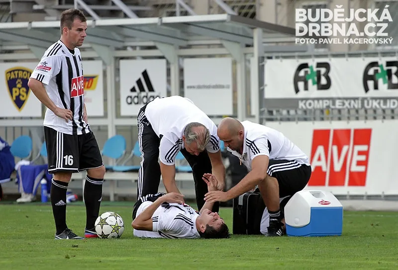 Jaroslav Machovec utrpěl v první půli bolestivé zranění ruky