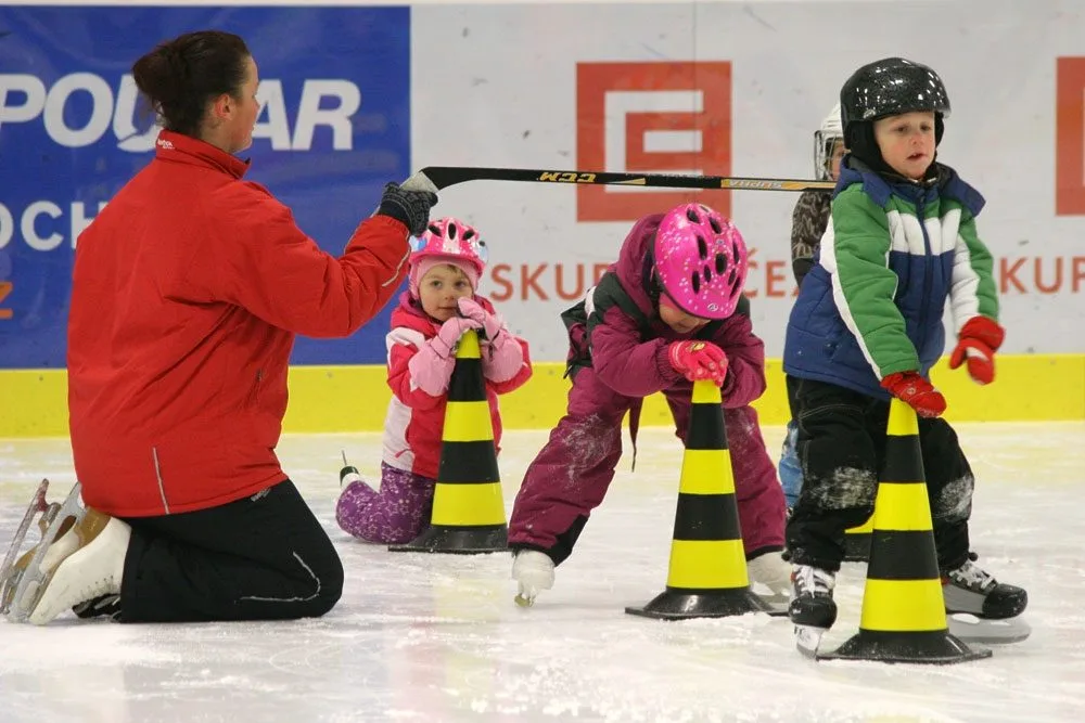 Školička bruslení v Hokejovém Centru Pouzar