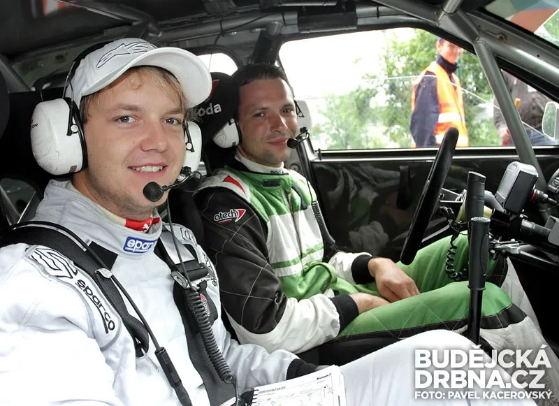 Jan Jinderle junior (vlevo) po boku brněnského pilota Jiřího Máši
