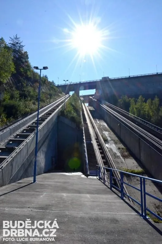 Orlická přehrada pod drobnohledem