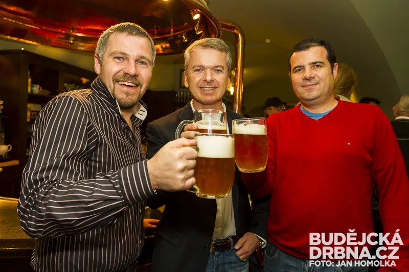Koňský povoz přivezl do Budějc dubové sudy s nefiltrovaným plzeňským ležákem