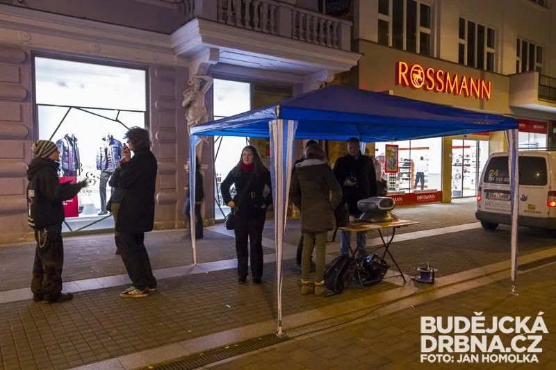 Promítání filmu Pozemšťané na Lannově třídě