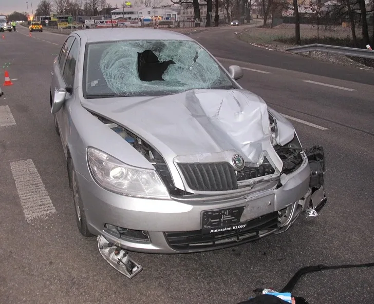 Škoda Octavia po střetu s mladíkem