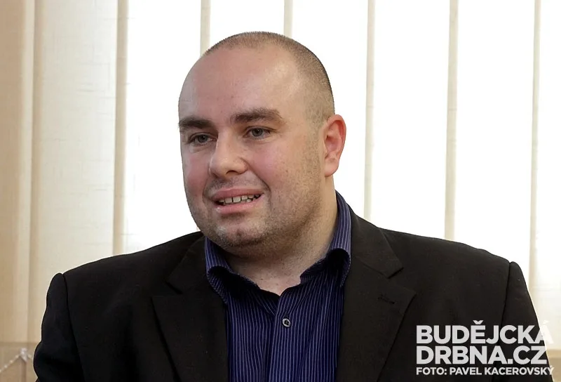 Rektor VŠTE Marek Vochozka