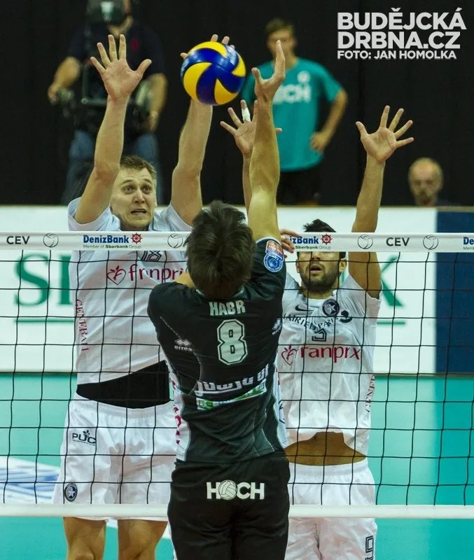 Jihostroj podlehl Paříži na domácí palubovce 1:3