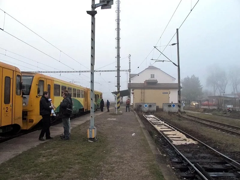 Vlakové nádraží v Číčenicích