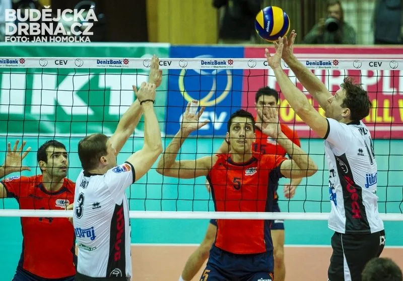 Petr Zapletal na nahrávce při utkání Ligy mistrů s Budvou