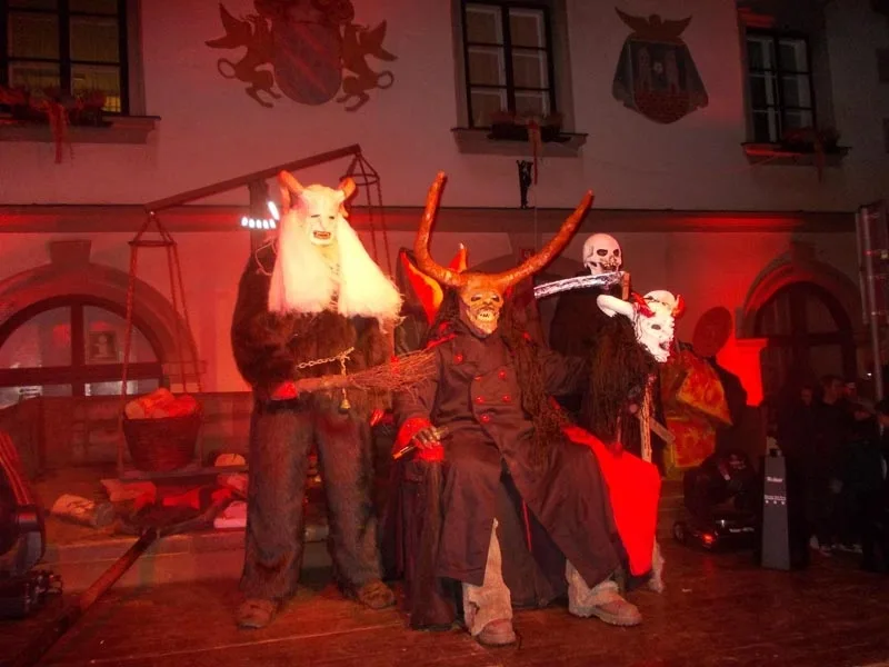 Pekelná tradice v Nových Hradech