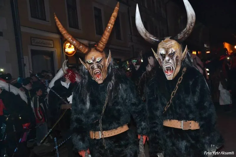 Pekelná tradice v Nových Hradech