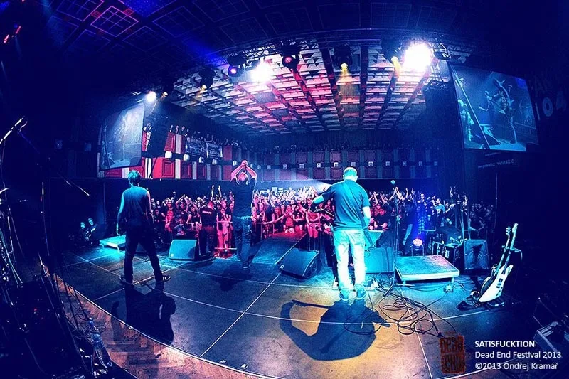 Jedním z vrcholů roku 2013 byl Dead End festival. Na snímku koncert domácích Satisfucktion