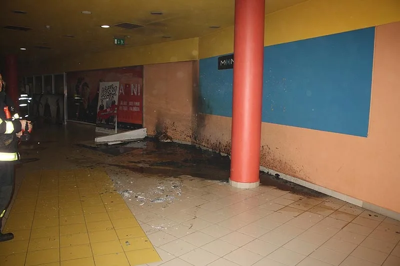 Požár reklamního poutače v multikině CineStar