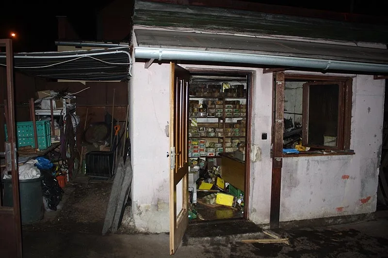 Požár kůlny u rodinného domu v Dobrovodské ulici