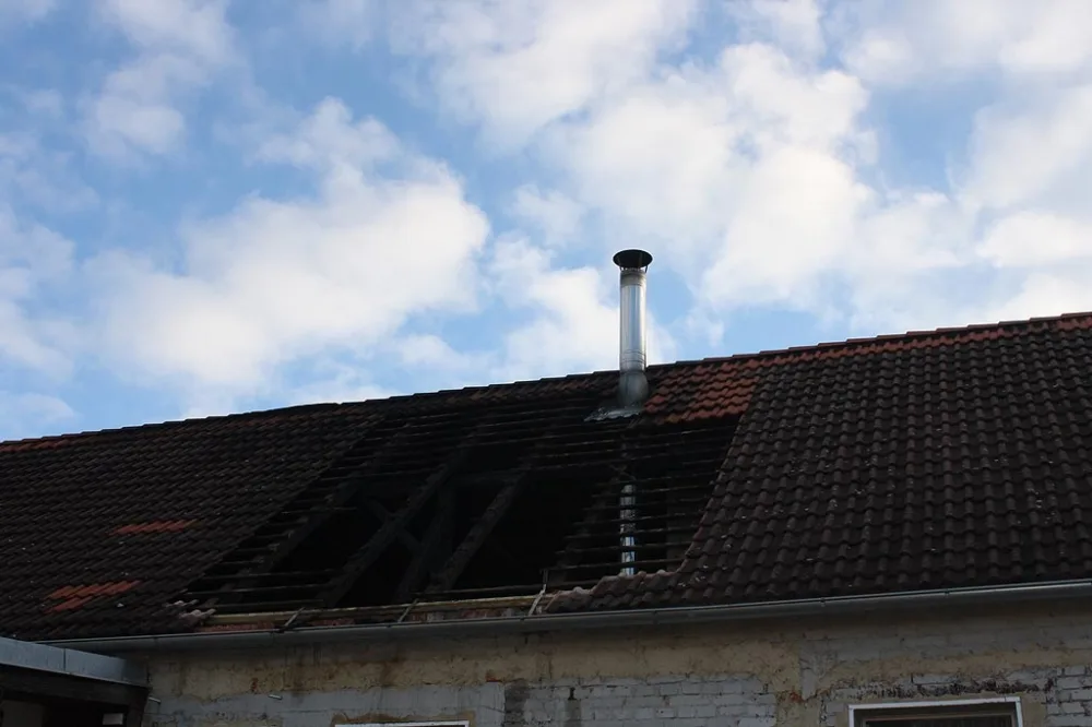 Požár střechy rodinného domu v Libníči