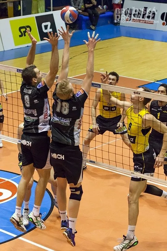 Jihostroj vyhrál utkání na brněnské palubovce v poměru 1:3