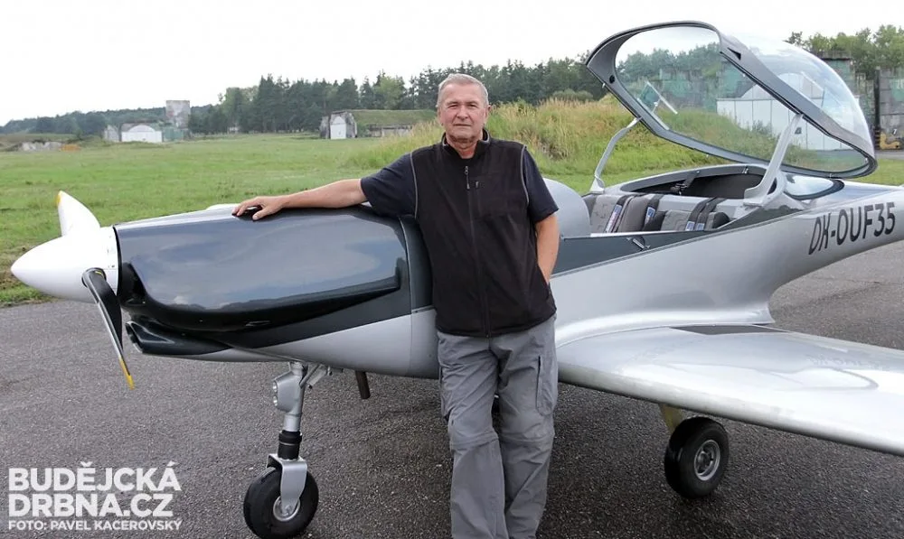 Jiří Zabranský vedle ultralightu Fascination F100