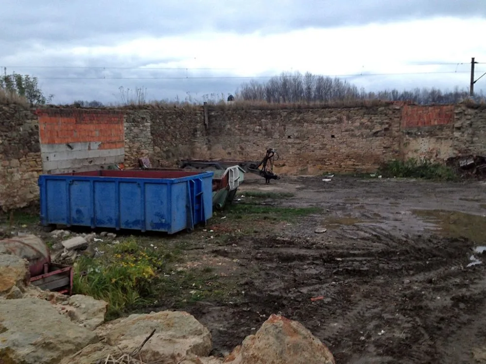 Nový sběrný dvůr měl vzniknout na Dolním náměstí, nedaleko kostela a bytového domu