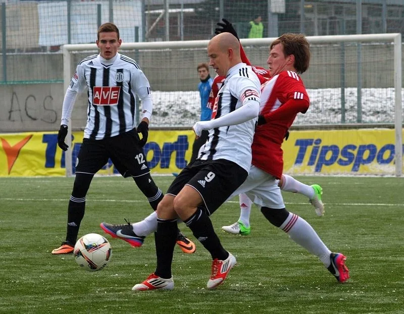 Pavel Hašek při utkání se Žižkovem