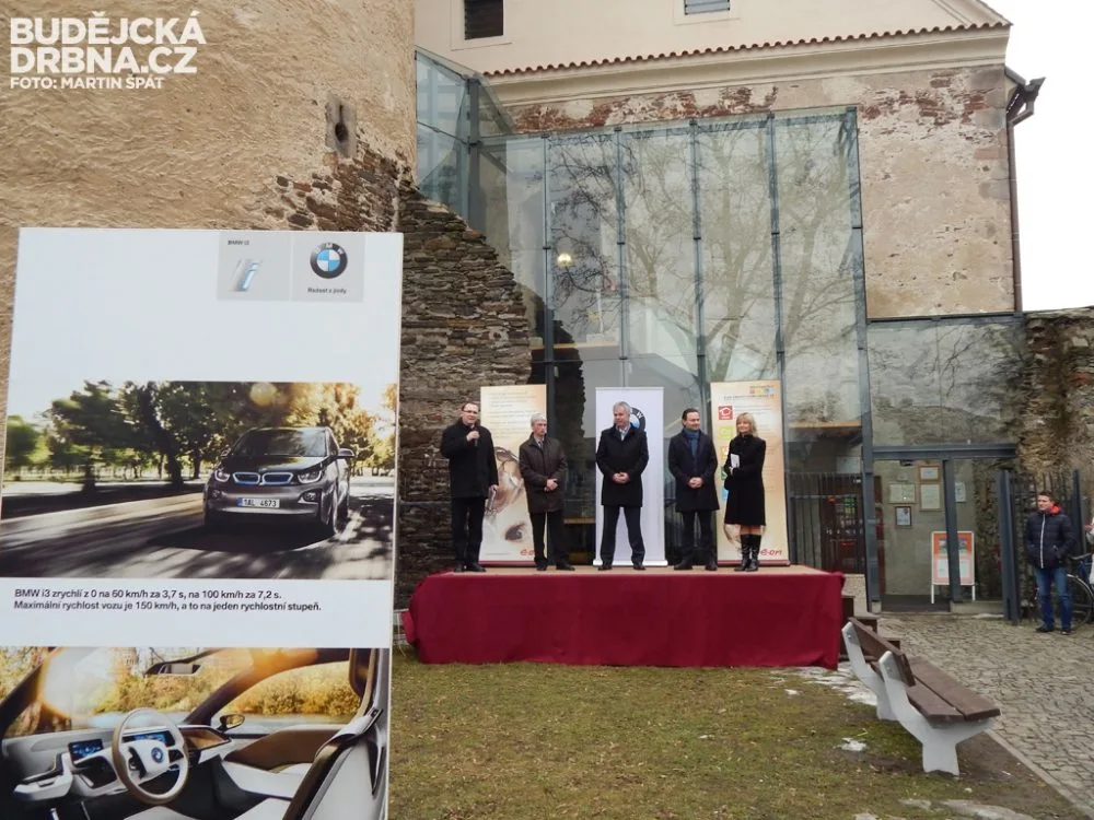 Společnost E.ON slavnostně předala vůz BMW i3