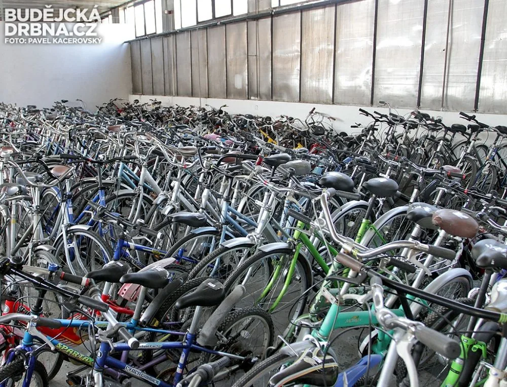 Sklad použitých jízdních kol v ulici Jana Čarka v Českých Budějovicích