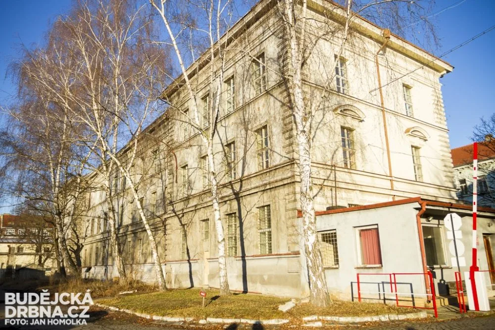 Žižkova kasárna nově patří městu České Budějovice