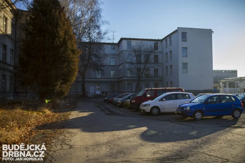 Žižkova kasárna nově patří městu České Budějovice