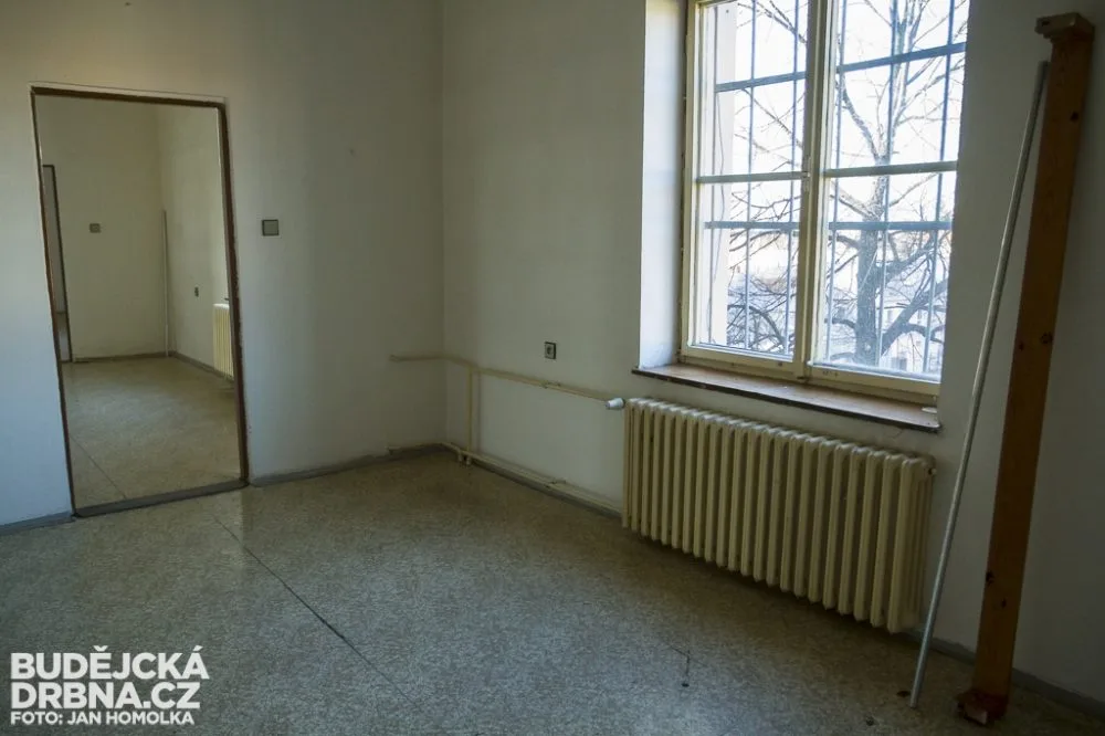 Žižkova kasárna nově patří městu České Budějovice