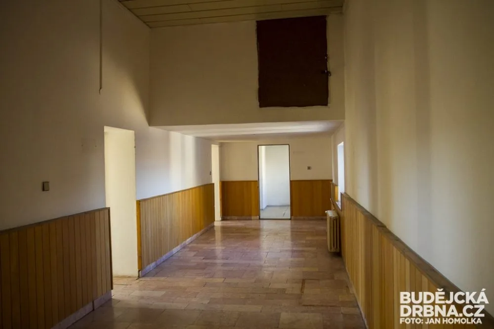 Žižkova kasárna nově patří městu České Budějovice