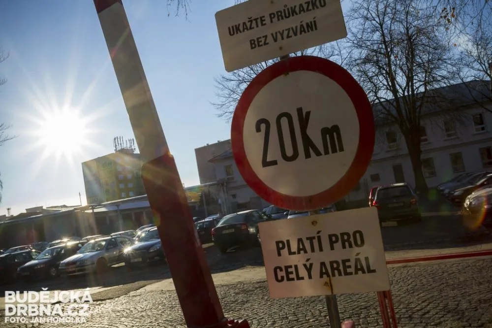 Žižkova kasárna nově patří městu České Budějovice
