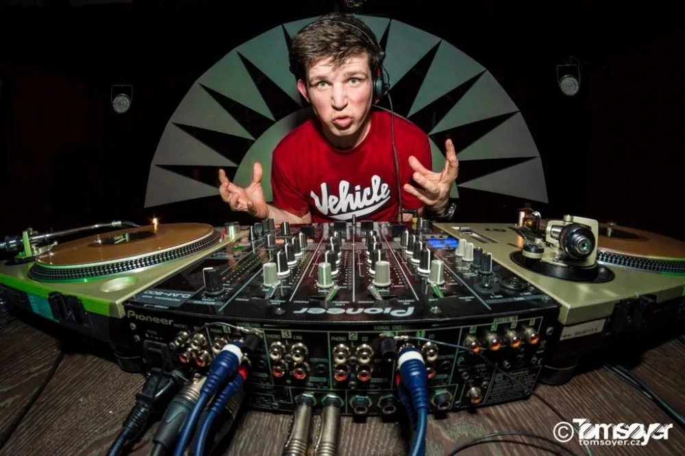 Zakladatel Gangster Trippin Dj HellSmith bude na březnové akci slavit narozeniny
