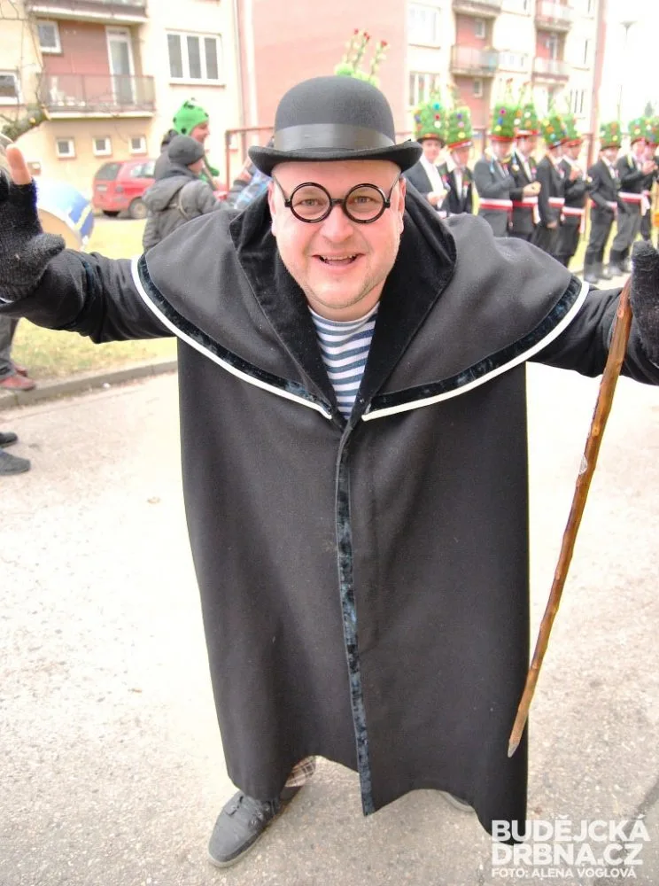 Koledníky doprovázely zajímavé masky