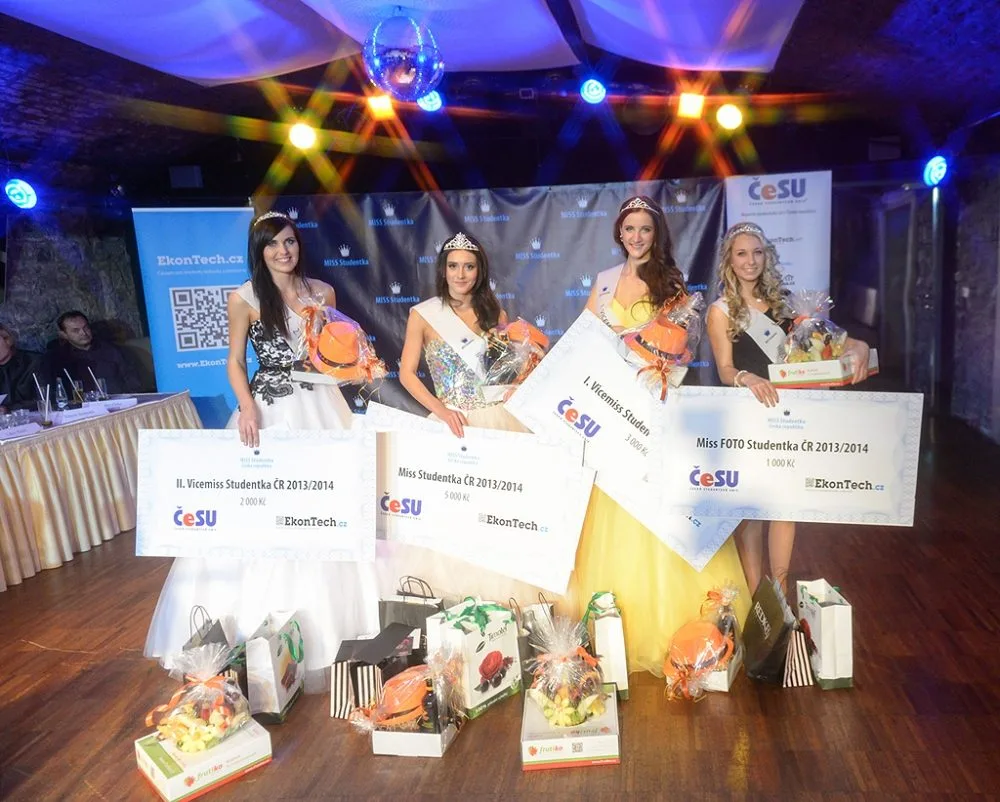 Lucie Holubová (vlevo) získala titul II. vicemiss