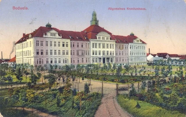 Původní budova nemocnice v ulici Boženy Němcové z roku 1913