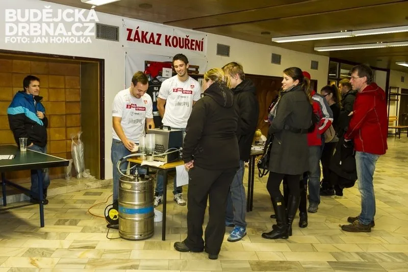 Fanoušci si můžou zajít ve Sportovní hale na pivo