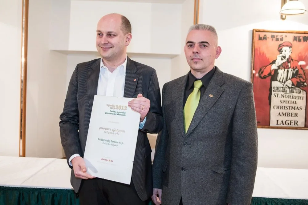 Cenu v Klášterním pivovaru Strahov v Praze převzal ve čtvrtek 27. února sládek Budějovického Budvaru Adam Brož